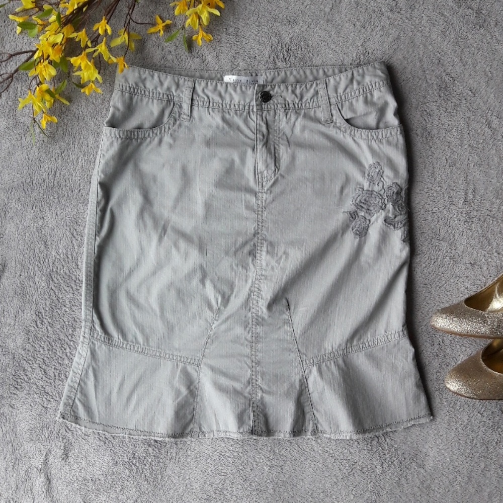 WHBM Grey Trumpet Floral Embroidered Cargo Skirt